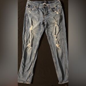Women’s Hollister jeans size 26. Low rise.

Width 26 

Length 24